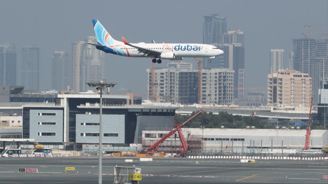 fly-dubai-2492382.jpg