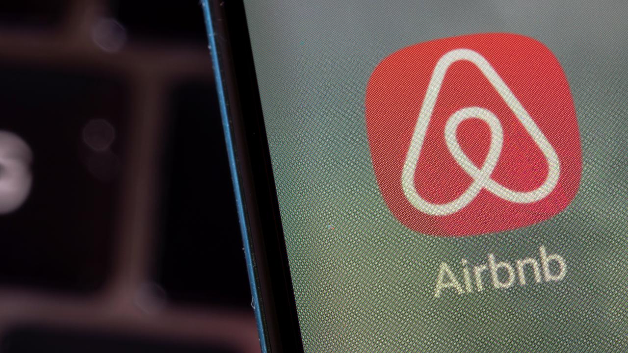 airbnb-reu-2055031.jpg
