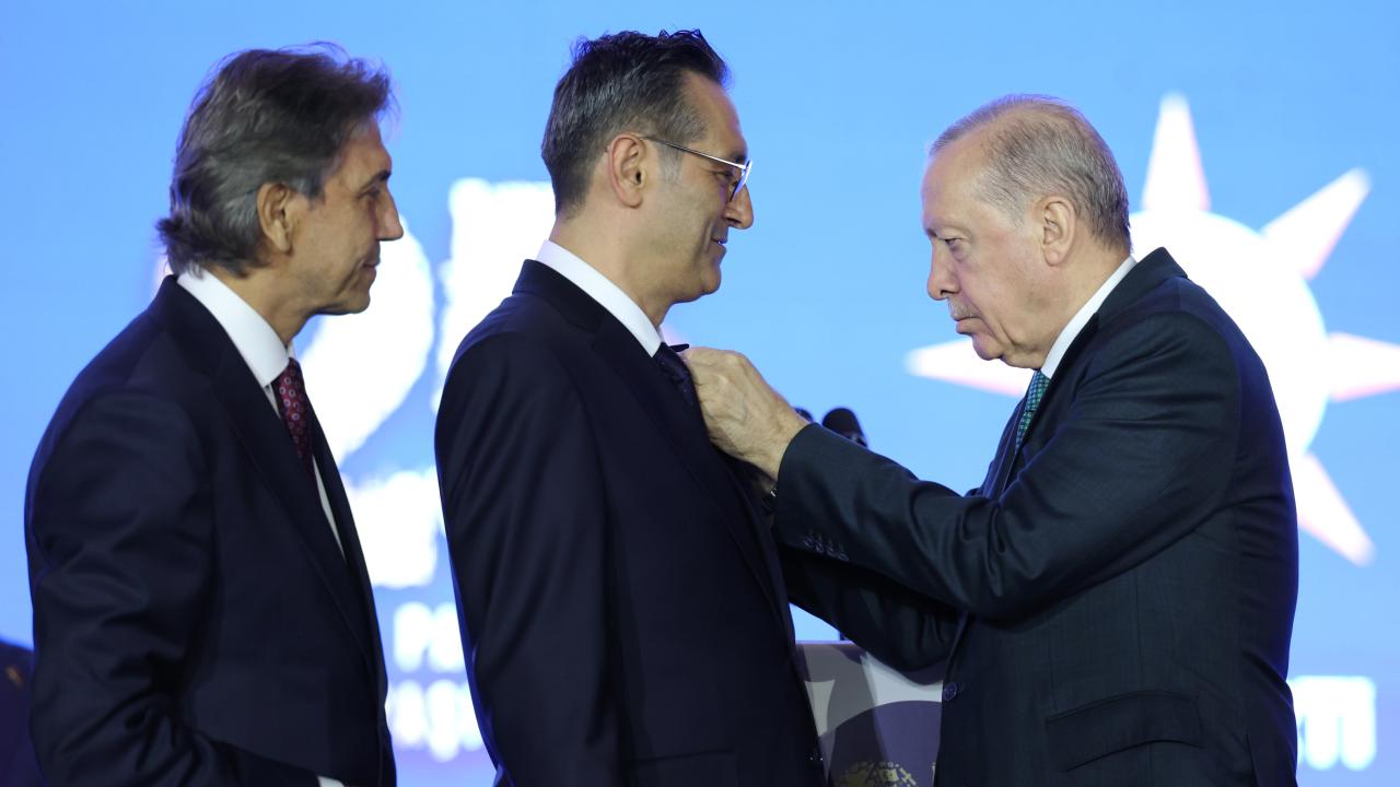 cumhubaskani-erdogan-rozet-2482462.jpg