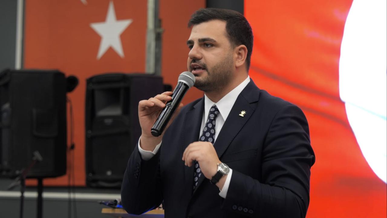 eyyup-kadir-inan-2469682.jpg