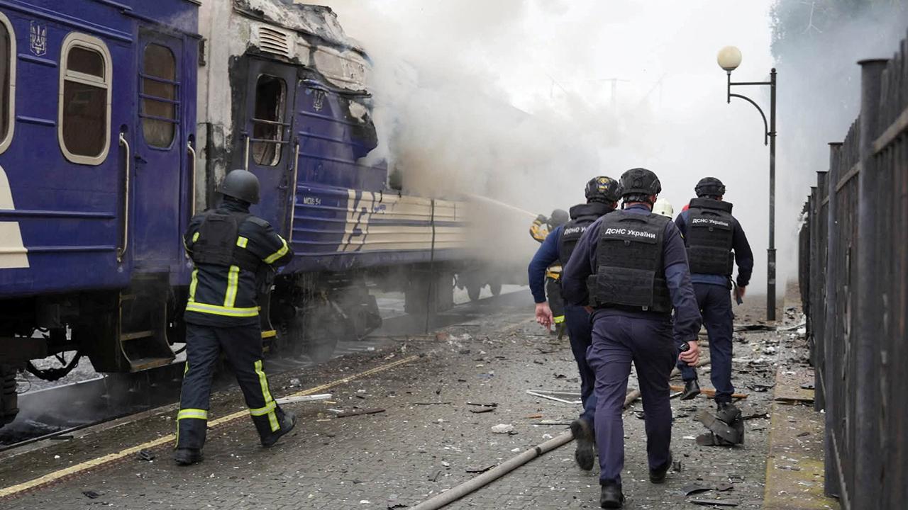 train-2487985.jpg