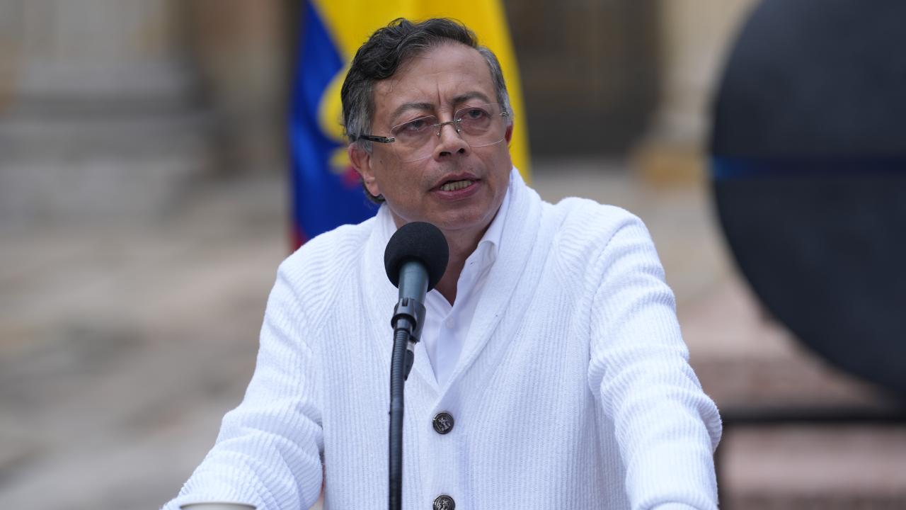 gustavo-petroaa-2470356.jpg