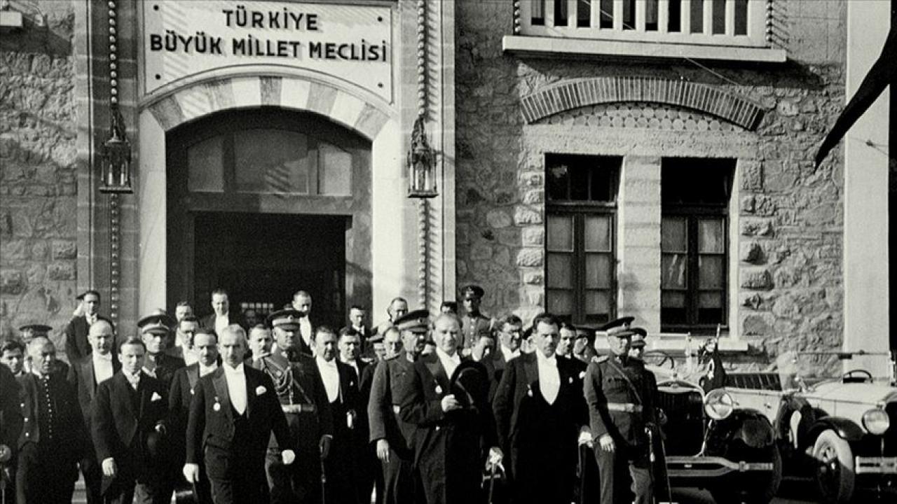 tbmm-ataturk-aa-1820546.jpg