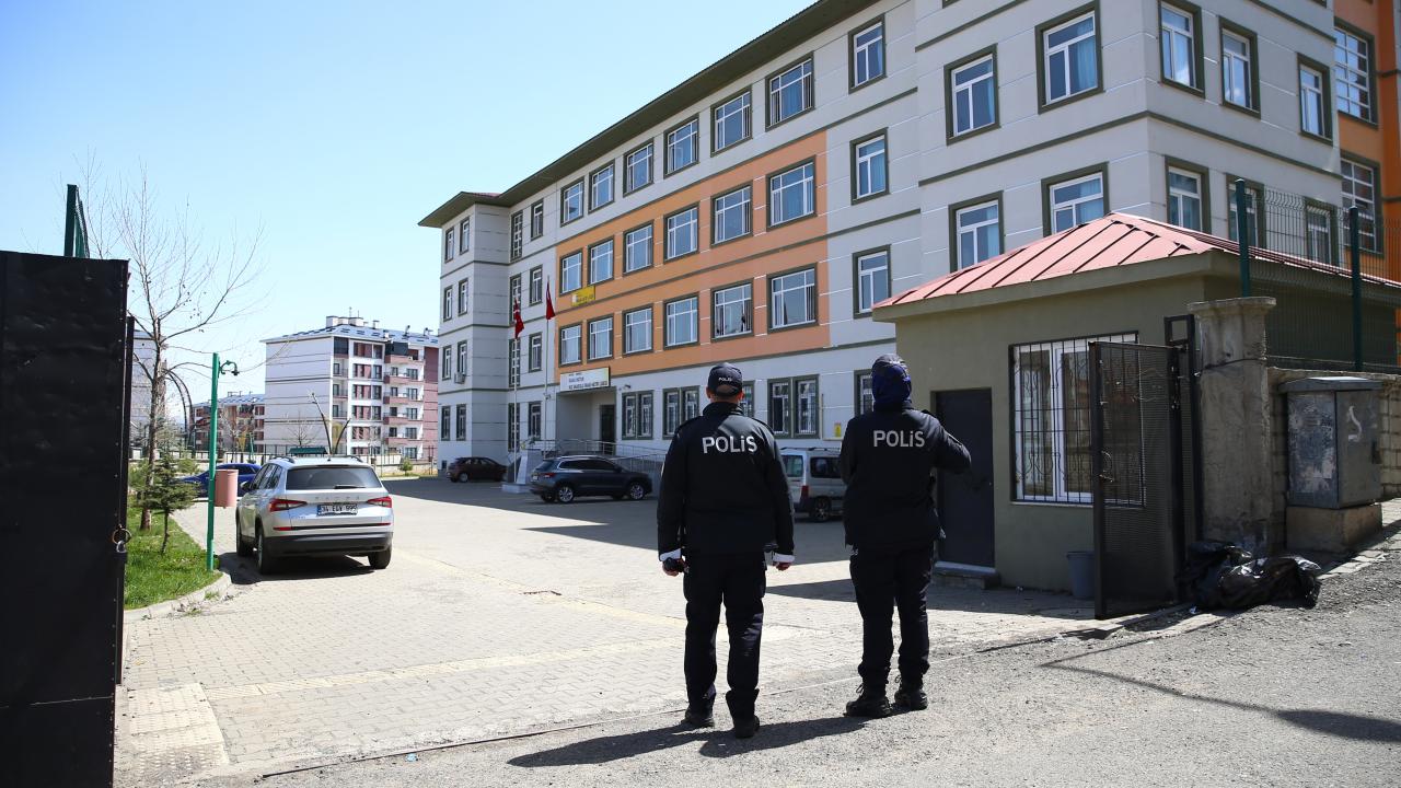 okul-polis-aa-2455916.jpg