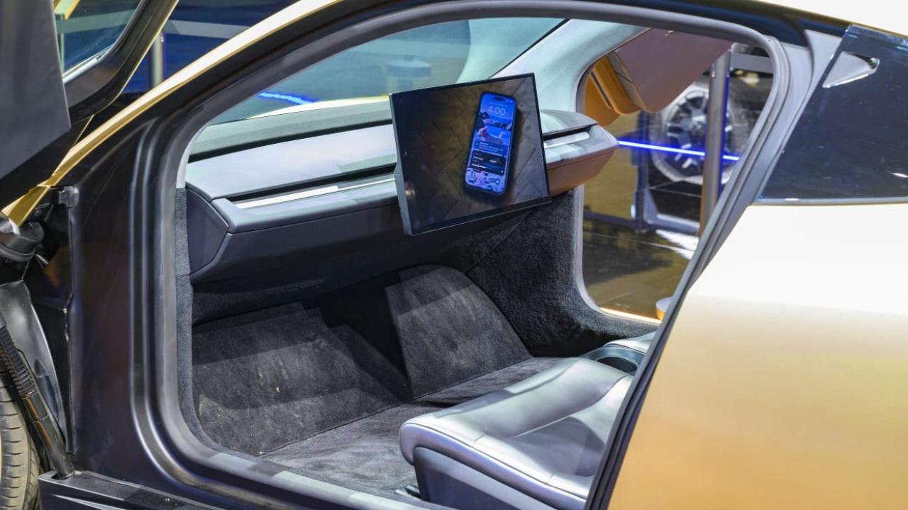 tesla-cybercab-2487811.jpg