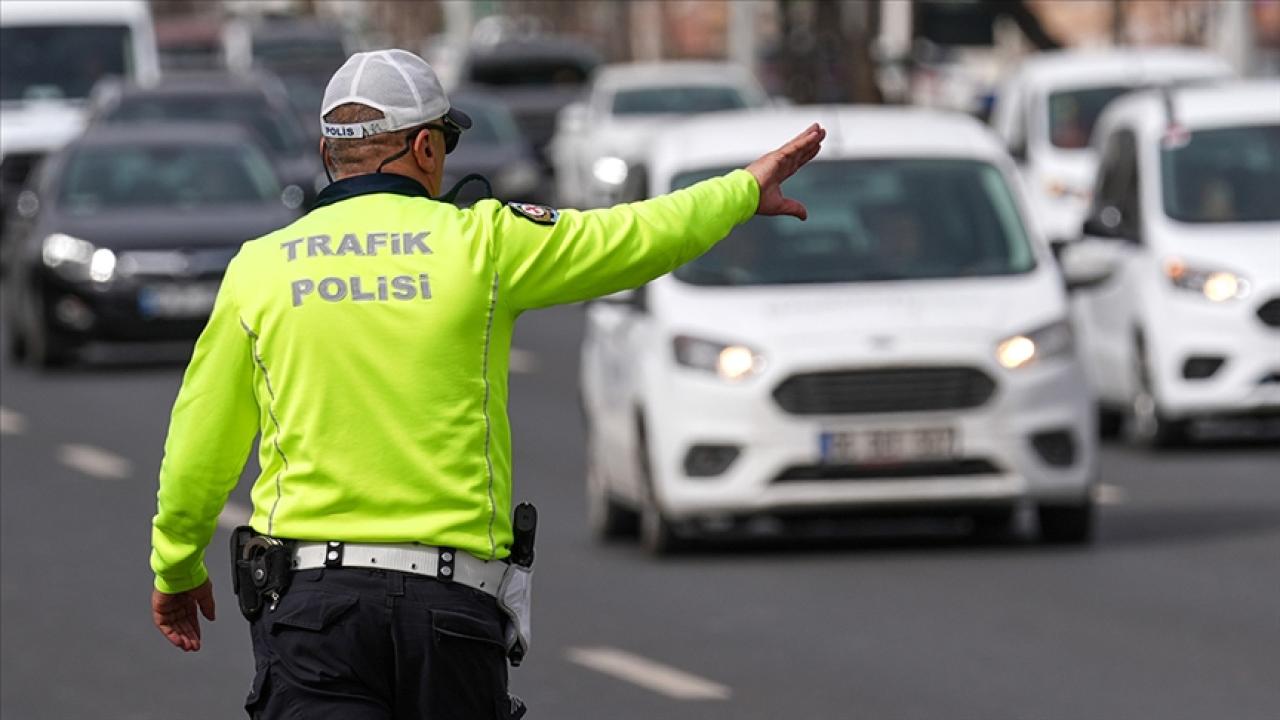 trafik-polisi-2420402.jpg