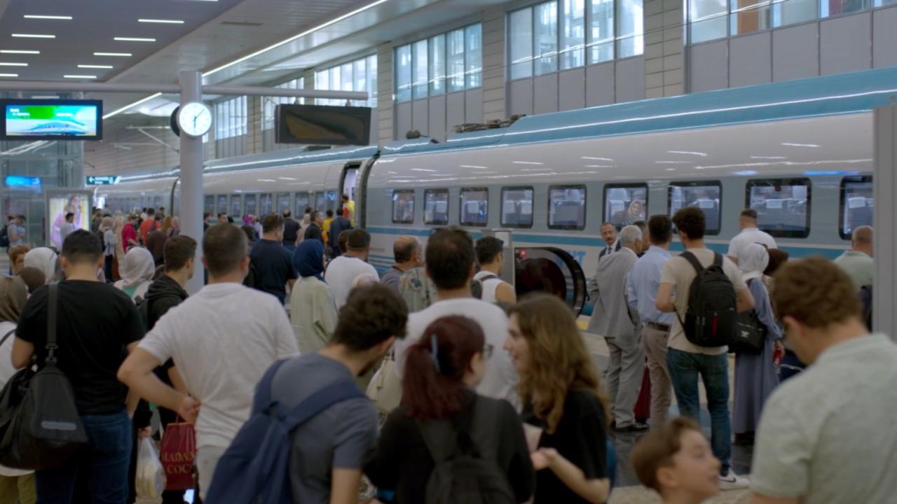 tren-yolcu-dha-2487338.jpg
