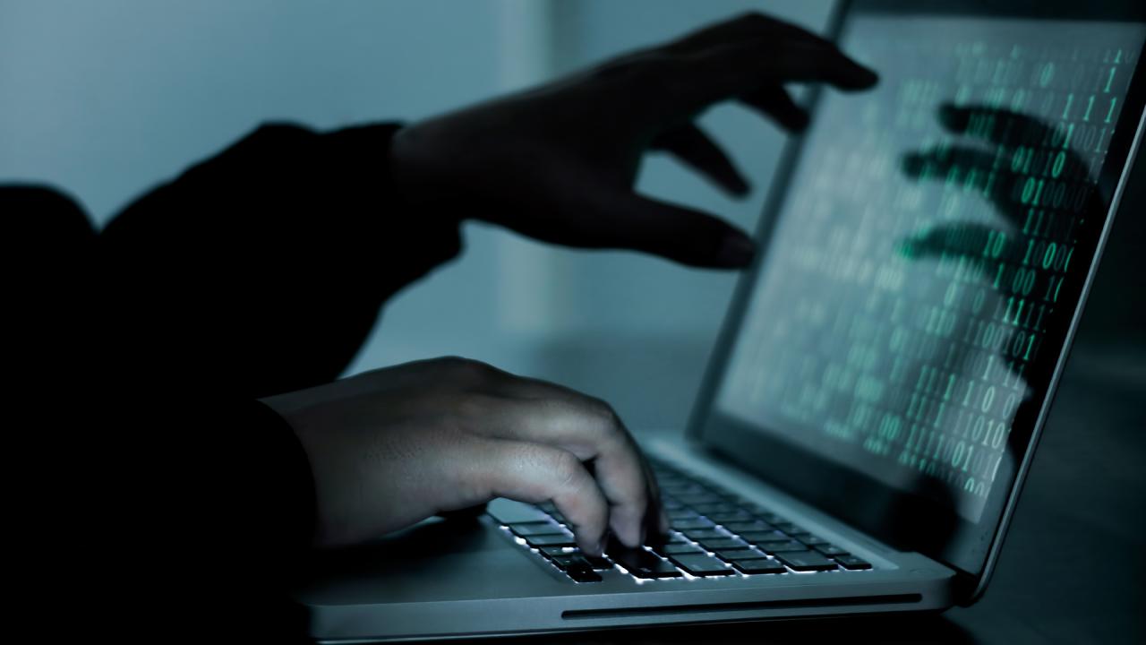 bilgisayar-korsan-hacker-2454204.jpg