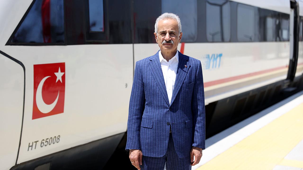 bakan-uraloglu-hizli-tren-aa-2473930.jpg