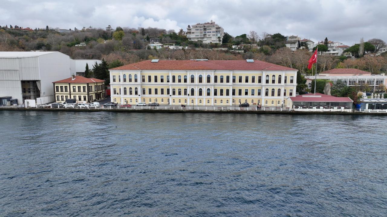 istanbul-erkek-lisesi-aa-2479911.jpg