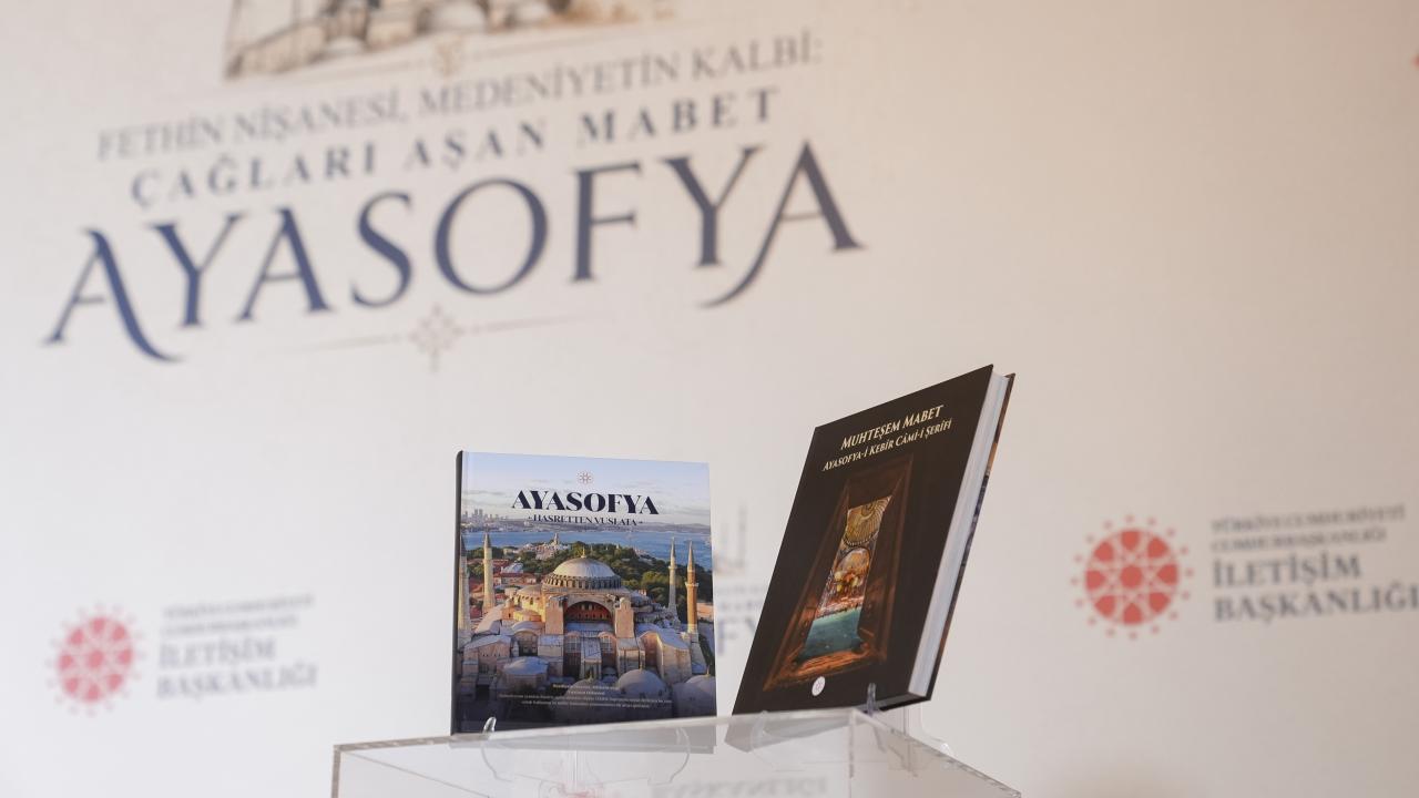 iletisim-baskanligi-kitap-aa-2478096.jpg