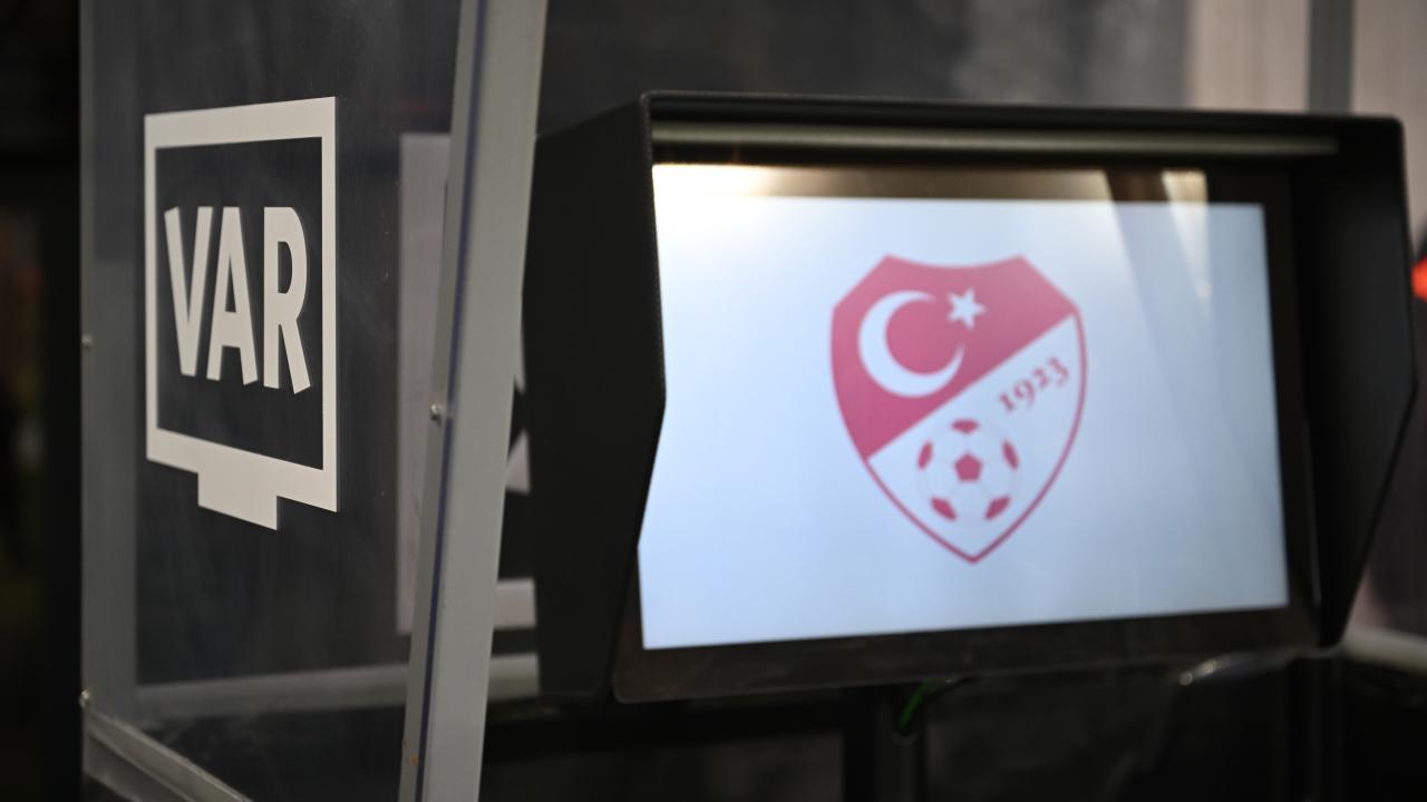 var-hakem-2401786.jpg