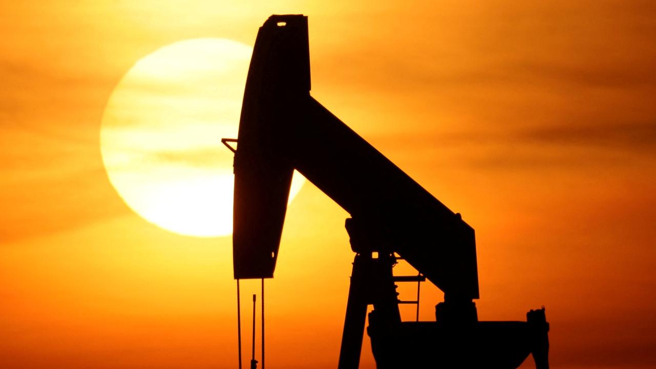 petrol-reu-1893318.jpg