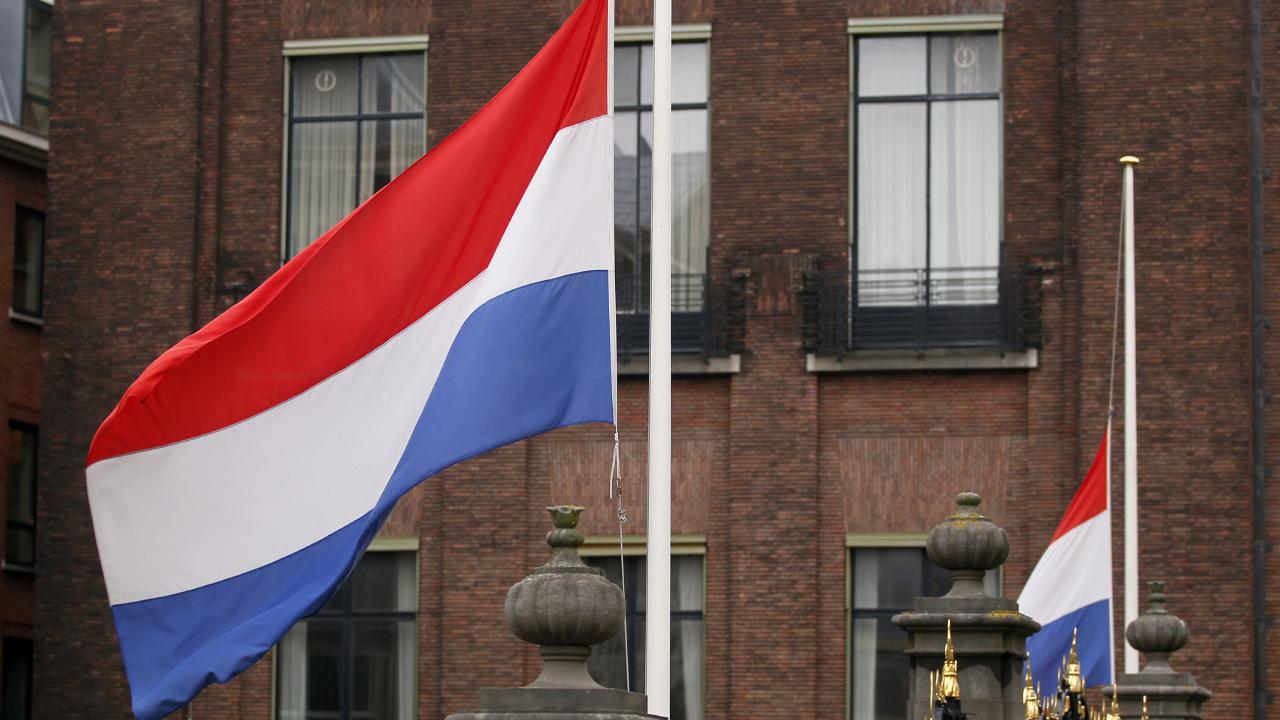 hollanda-bayragi-reu-1520923.jpg