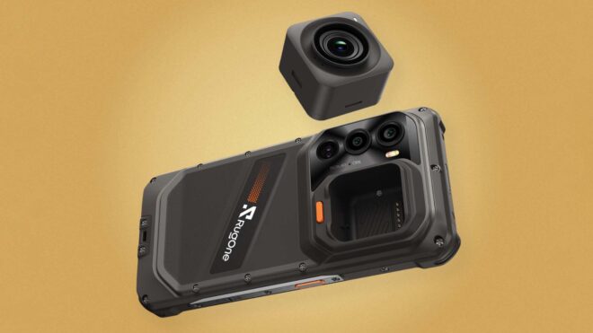 Gövdeden ayrılabilen bir aksiyon kamerası taşıyan akıllı telefon modeli: RugOne Xsnap 7 Pro