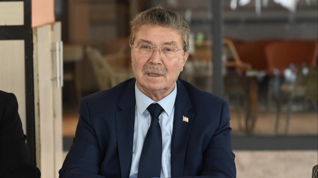 ustel-2433623.jpg