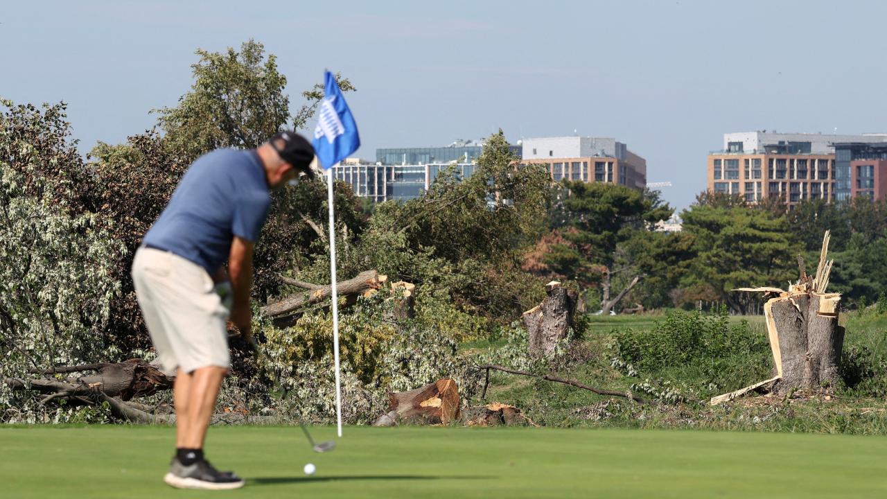trump-golf-sahasi-reu-2495830.jpg