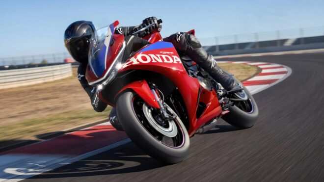 Dört silindirli Honda CBR500R FOUR görücüye çıkarıldı