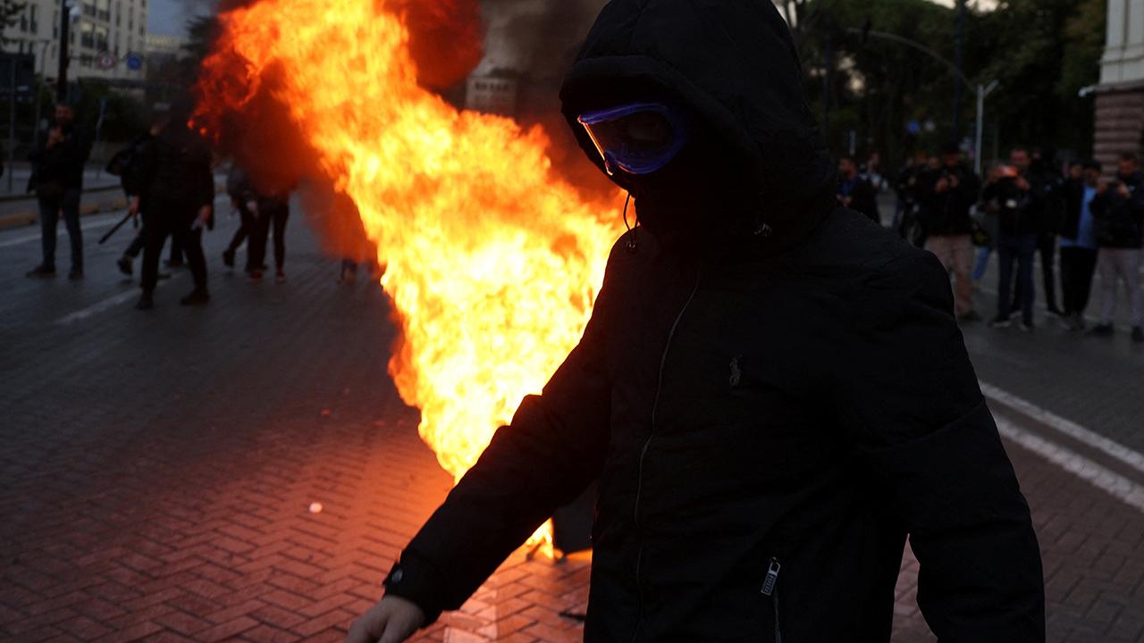 arnavutluk-protesto-2499306.jpg