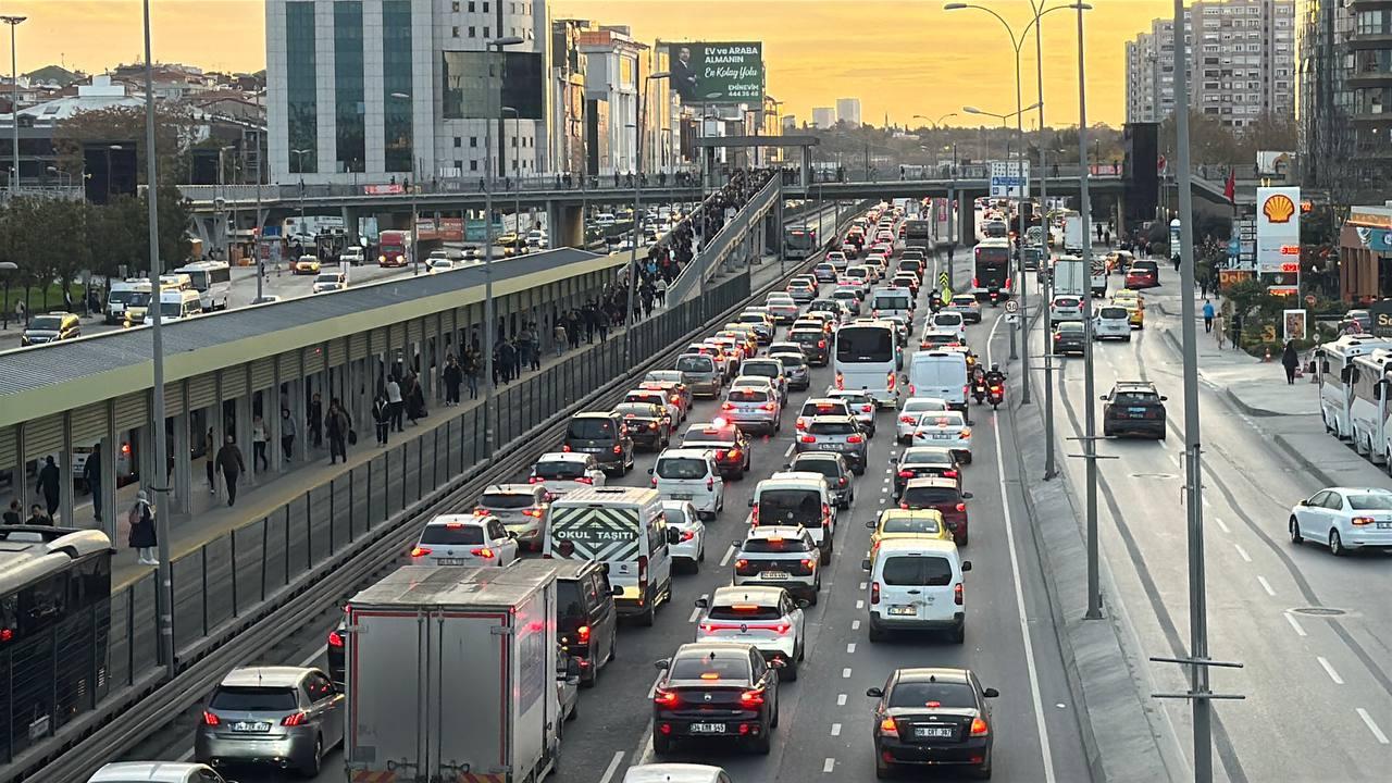 istanbul-trafik-2417270.jpg